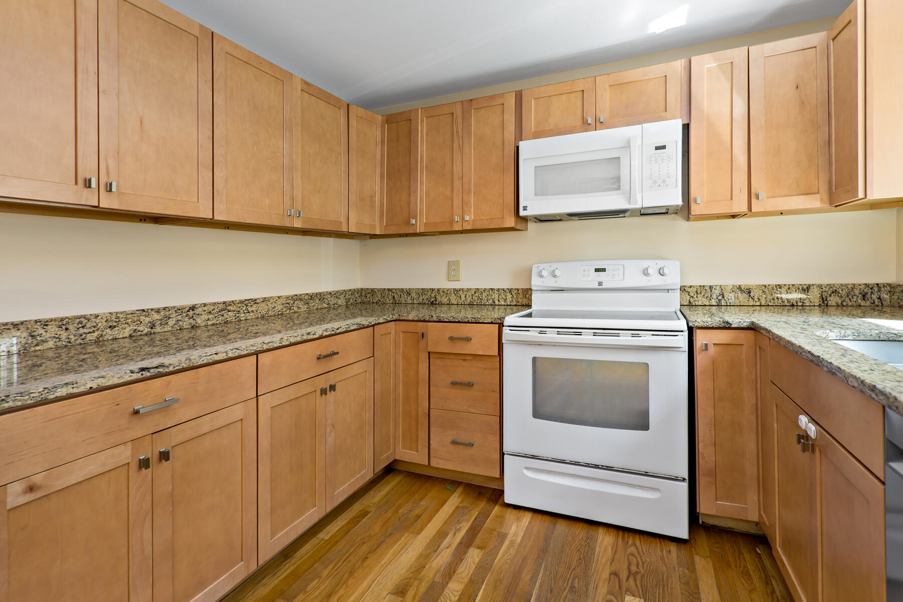 37 Redlands Road, Unit 37 Falmouth, MA 02536 - Photo 13 of 26 012_37Redlands_071326