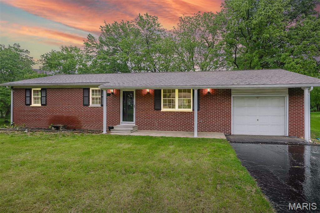 115 Echo Lane Bethalto, IL 62010 - Photo 1 of 26
