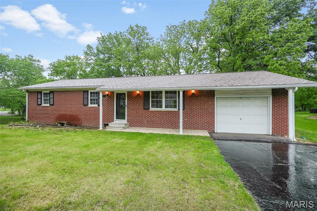 115 Echo Lane Bethalto, IL 62010 - Photo 2 of 26