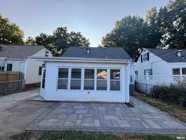 $159,900 | 2052 North 20th Street, Springfield, IL 62702