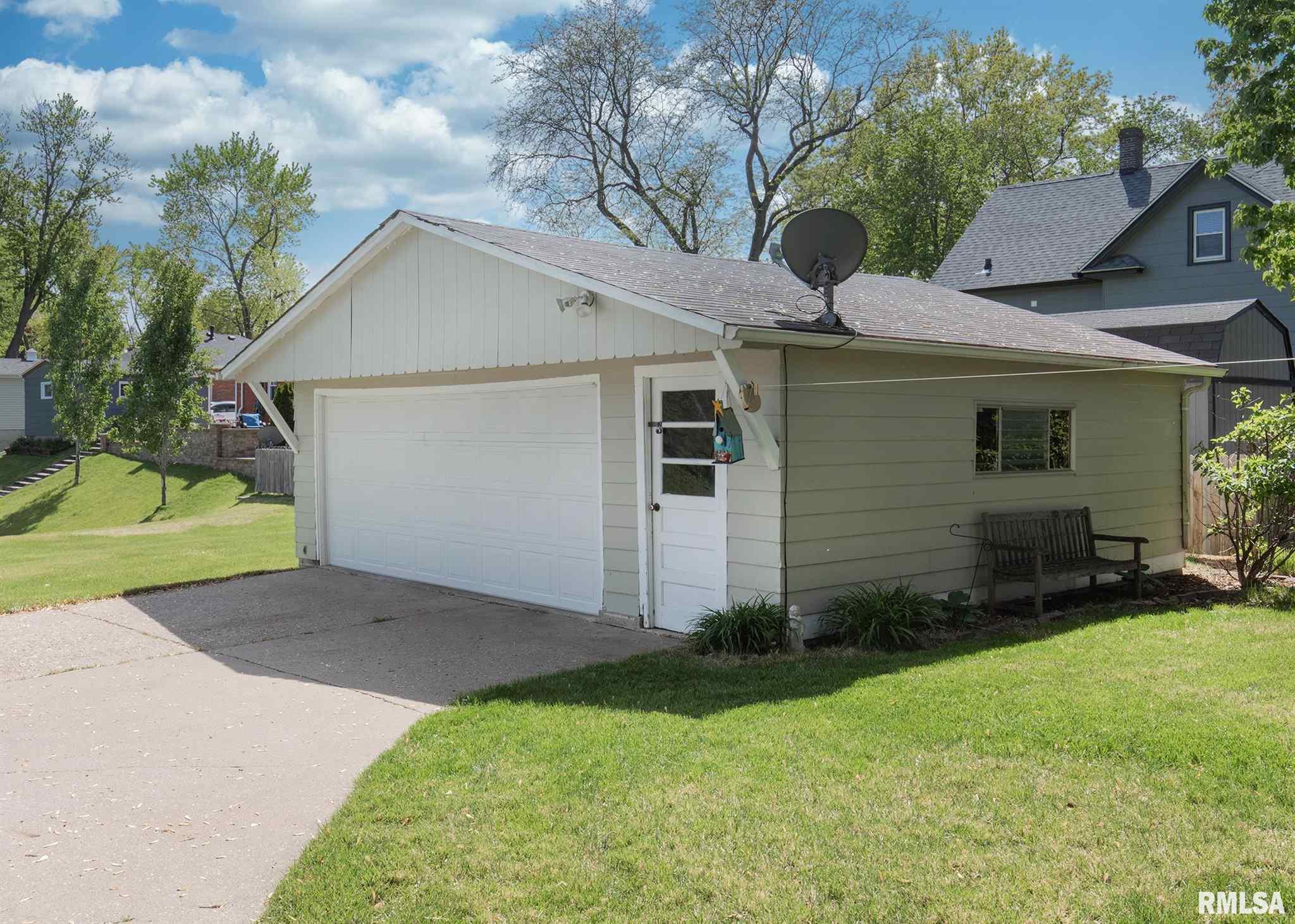 3415 Middle Road Davenport, IA 52803 - Photo 19 of 24 Gallery Image 19