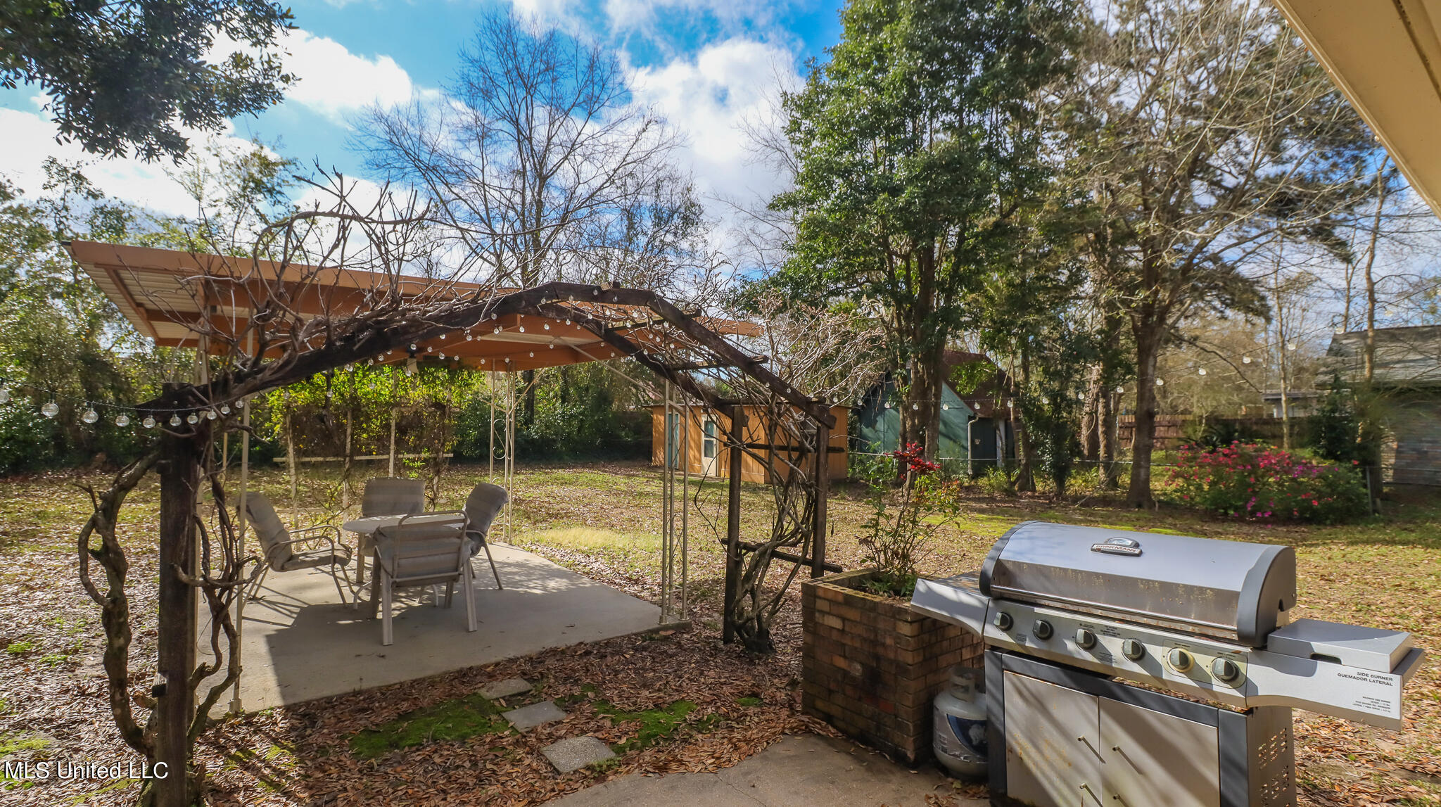 2233 Old Popp's Ferry Road Biloxi, MS 39532 - Photo 18 of 20 Back yard