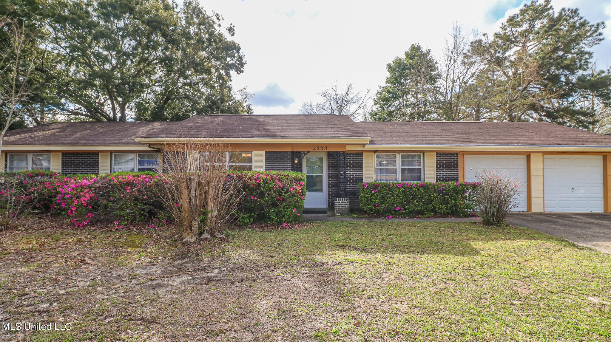 2233 Old Popp's Ferry Road Biloxi, MS 39532 - Photo 2 of 20 Front