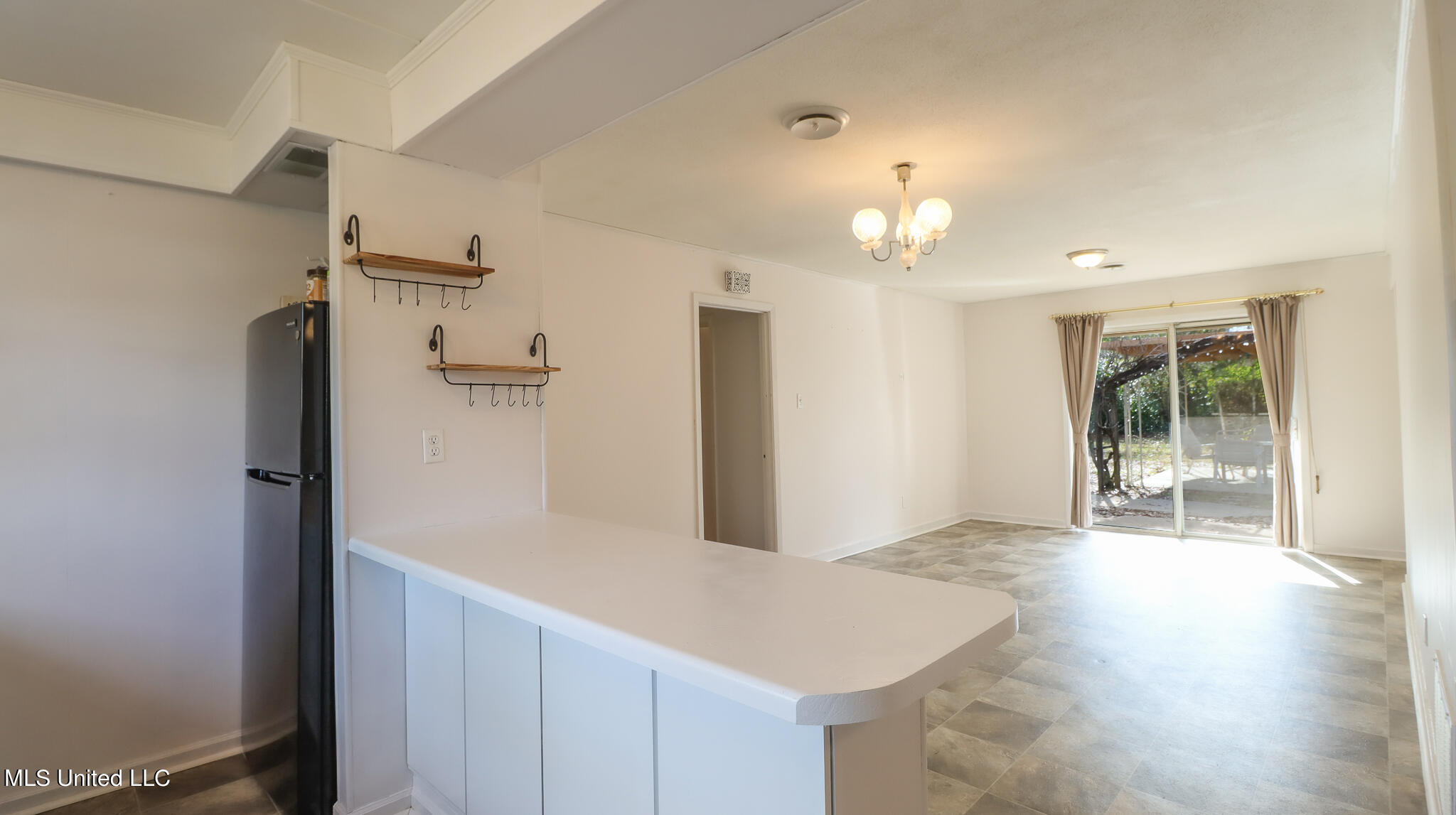 2233 Old Popp's Ferry Road Biloxi, MS 39532 - Photo 4 of 20 Kitchen