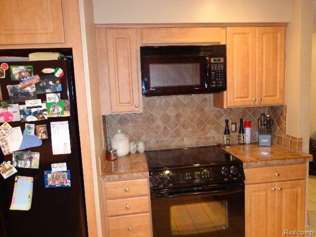 936 Golfview Court, Unit 21 Rochester, MI 48307 - Photo 11 of 14 DSC00096.JPG
