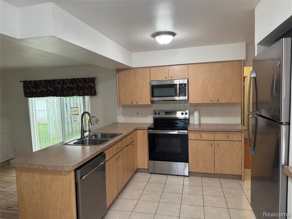 27262 Welsh Drive Warren, MI 48092 - Photo 6 of 15