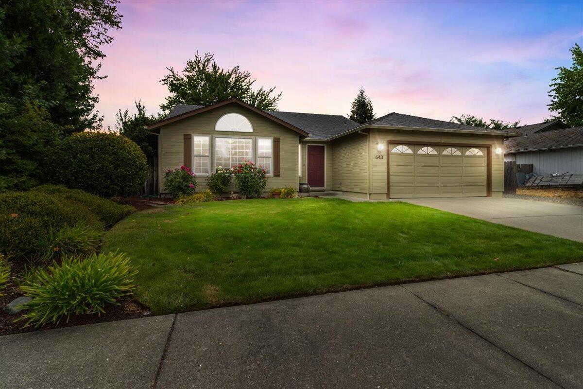 643 Southwest Leonard Street Grants Pass, OR 97526 - Photo 1 of 35 1 Front of Home