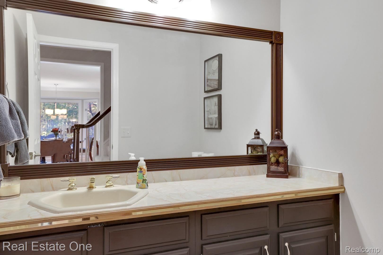 1601 Scenic Hollow Rochester, MI 48306 - Photo 26 of 57 AY2A3978.jpg