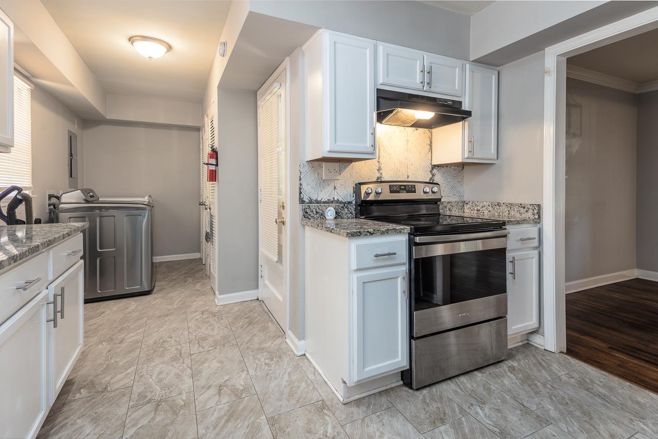 4606 Helene Road Memphis, TN 38117 - Photo 4 of 10 a kitchen with a stove and a sink