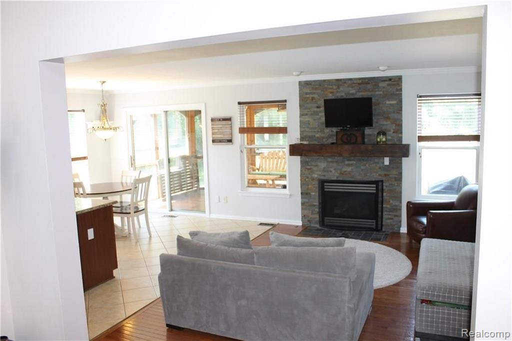 2726 Forest View Court Rochester Hills, MI 48307 - Photo 7 of 19