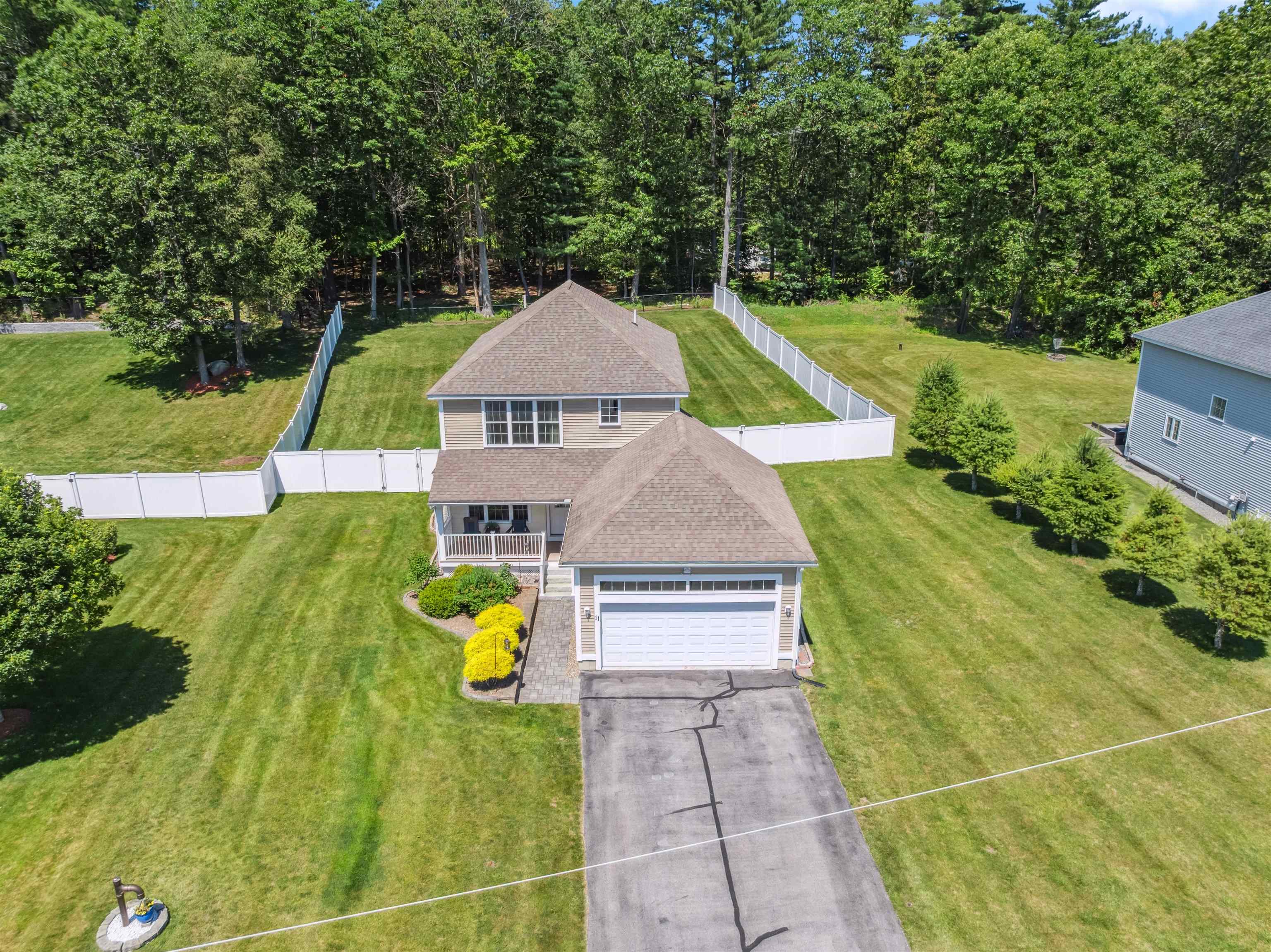 11 Emerson Drive Derry, NH 03038 - Photo 2 of 40