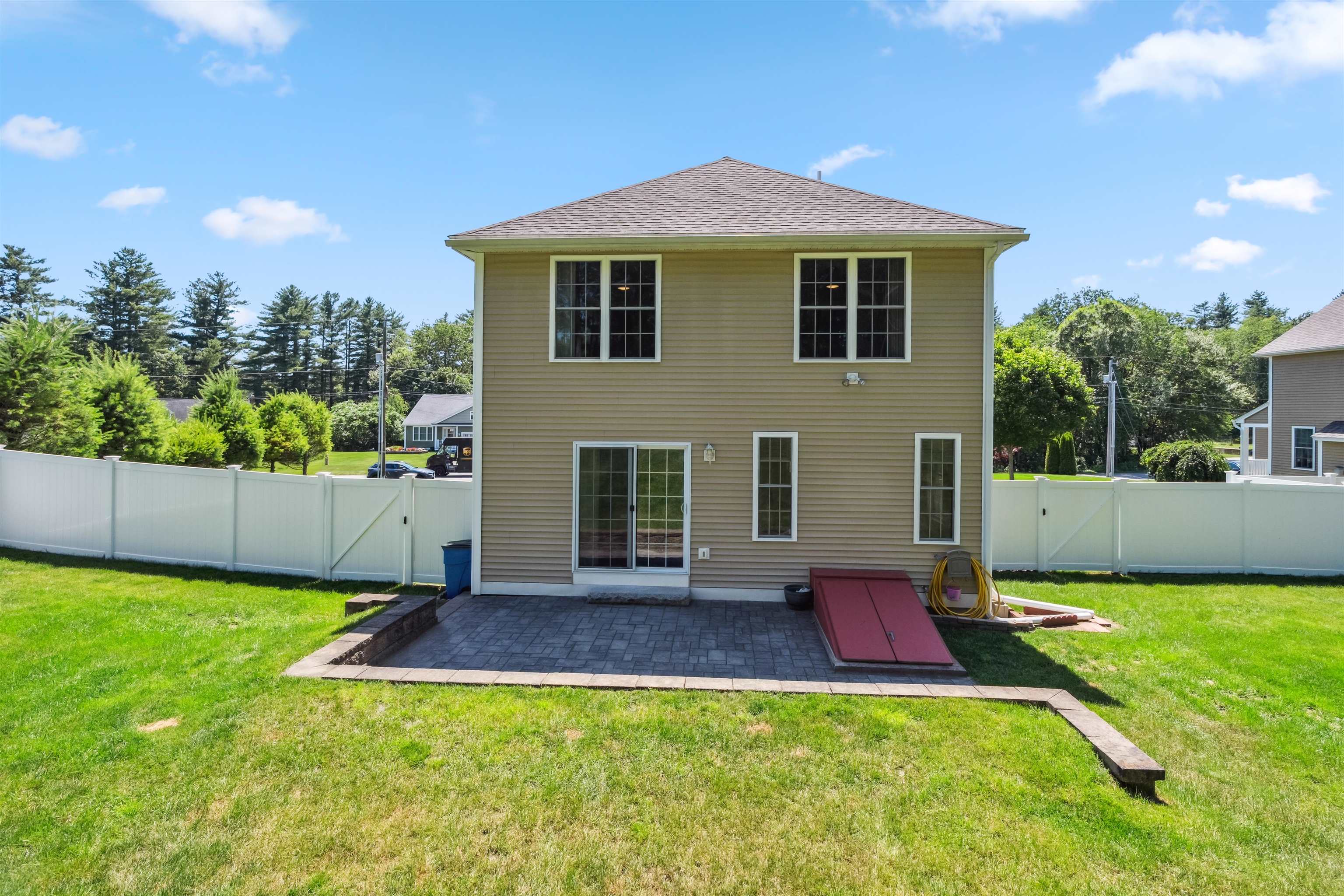 11 Emerson Drive Derry, NH 03038 - Photo 32 of 40