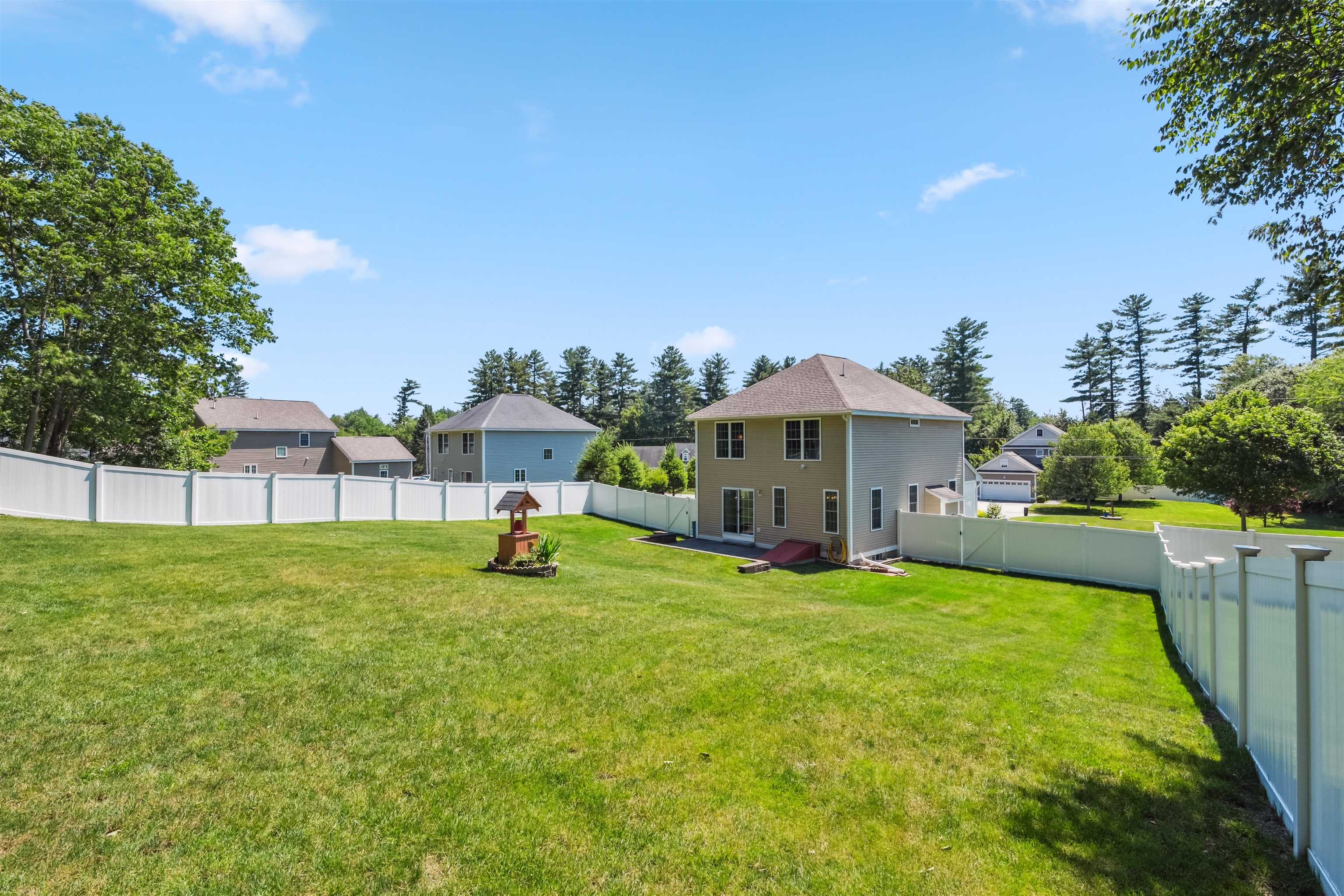 11 Emerson Drive Derry, NH 03038 - Photo 33 of 40