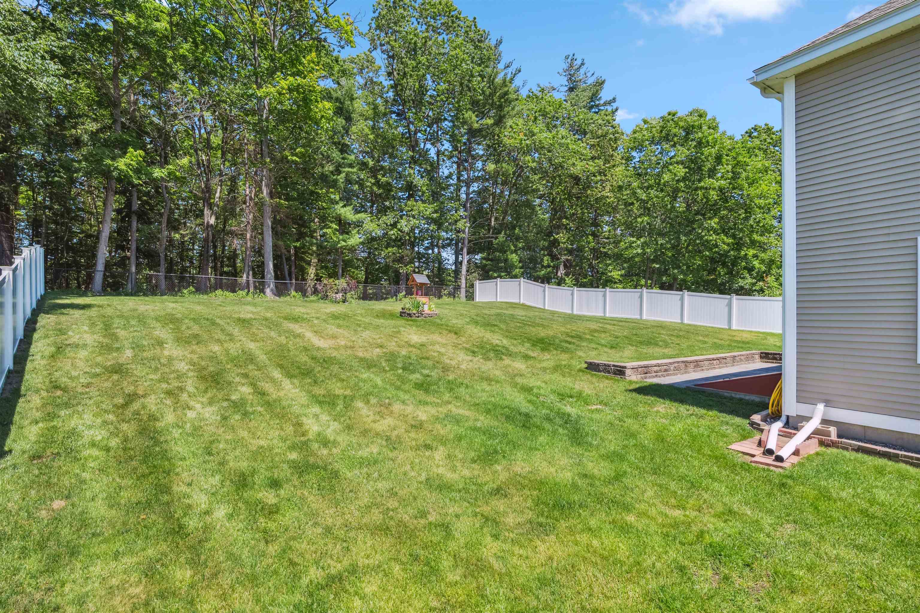 11 Emerson Drive Derry, NH 03038 - Photo 34 of 40