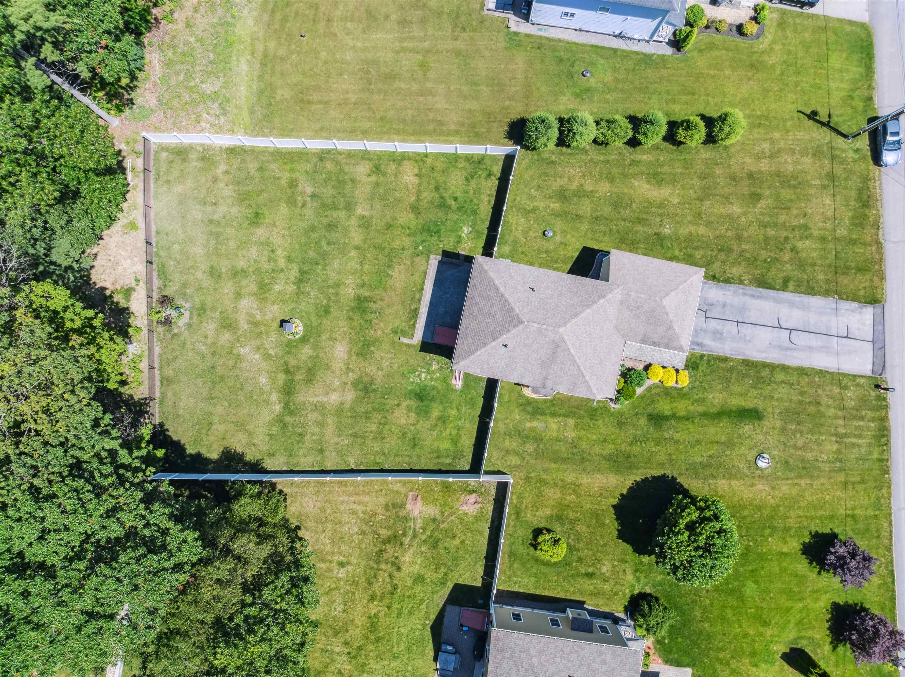 11 Emerson Drive Derry, NH 03038 - Photo 36 of 40