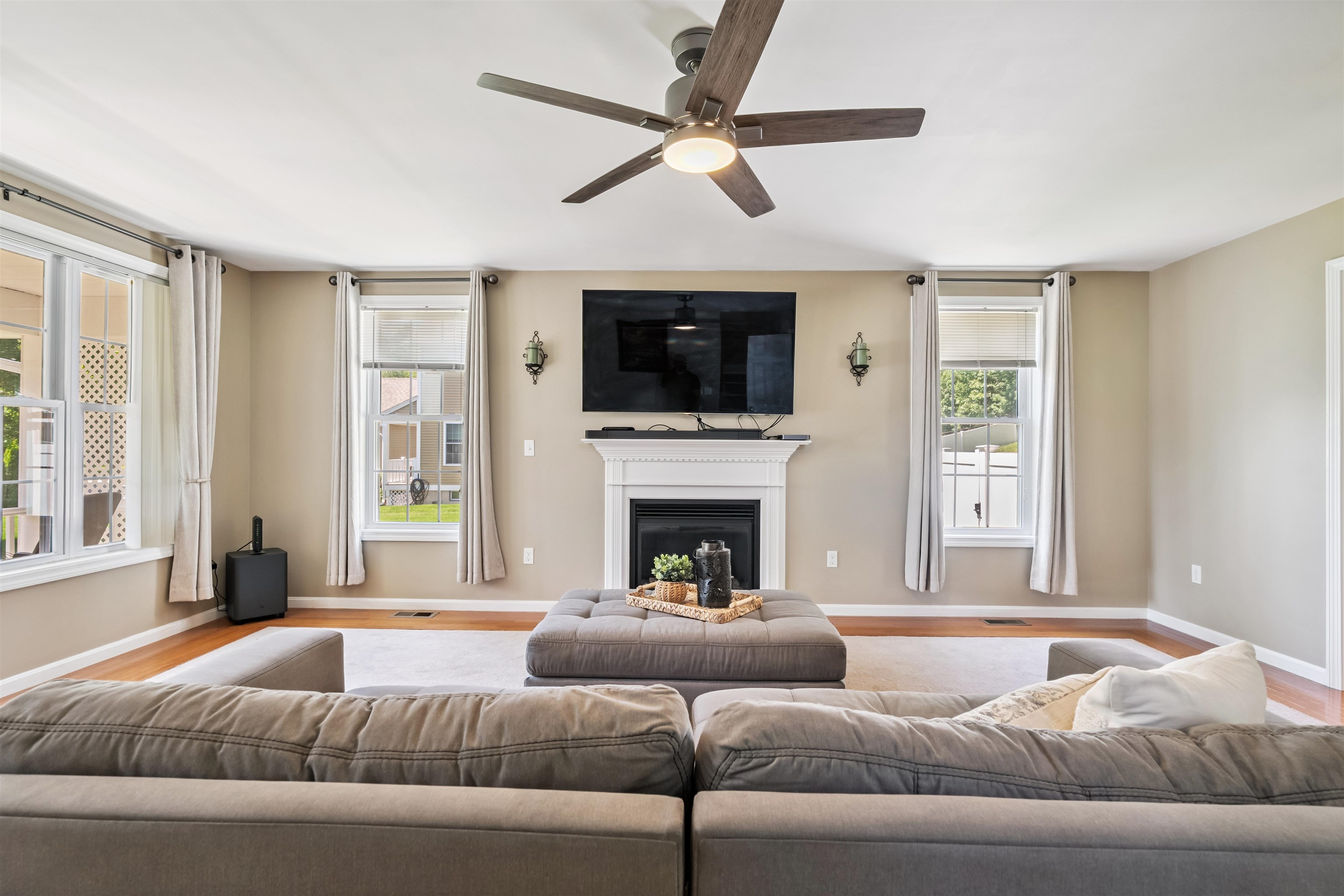 11 Emerson Drive Derry, NH 03038 - Photo 7 of 40