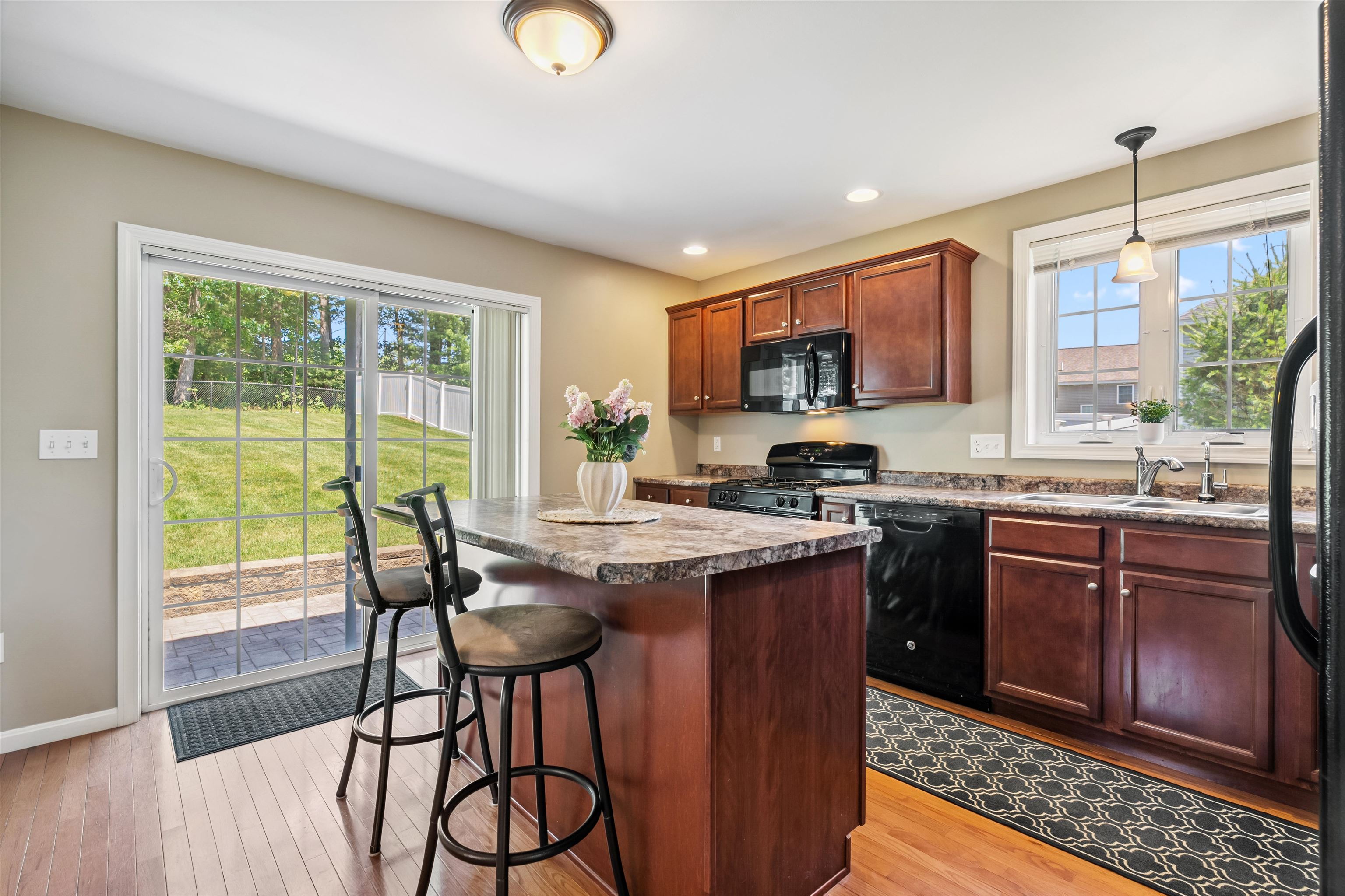 11 Emerson Drive Derry, NH 03038 - Photo 9 of 40