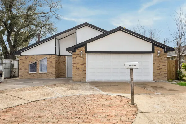 $275,000 | 305 West Thomas Avenue, Pasadena, TX 77506
