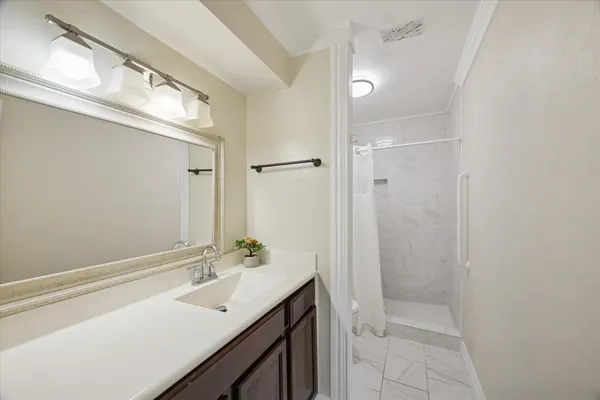 $275,000 | 305 West Thomas Avenue, Pasadena, TX 77506