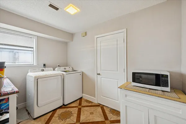 $275,000 | 305 West Thomas Avenue, Pasadena, TX 77506