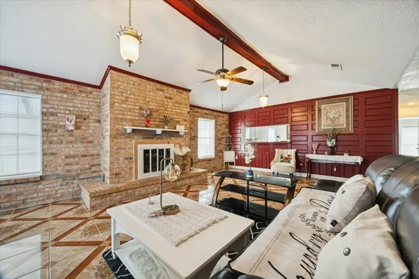 $275,000 | 305 West Thomas Avenue, Pasadena, TX 77506