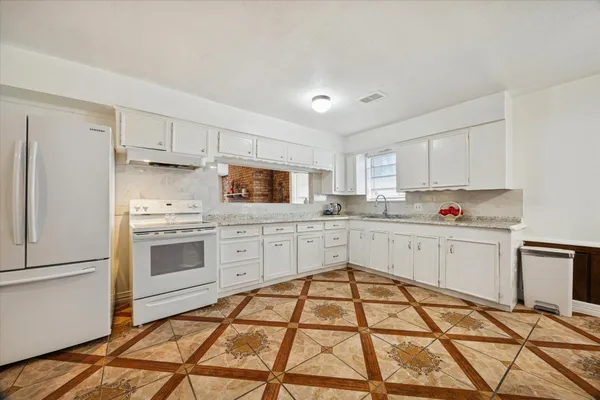 $275,000 | 305 West Thomas Avenue, Pasadena, TX 77506