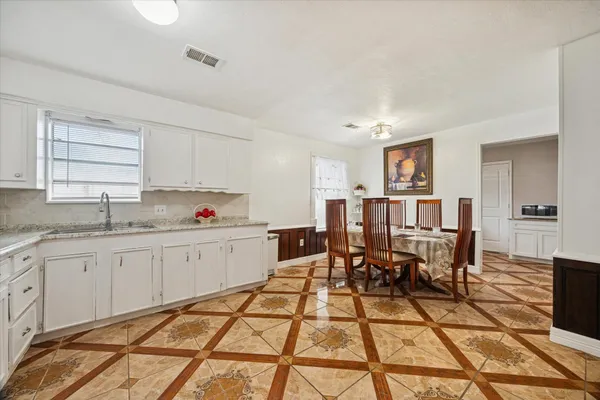 $275,000 | 305 West Thomas Avenue, Pasadena, TX 77506