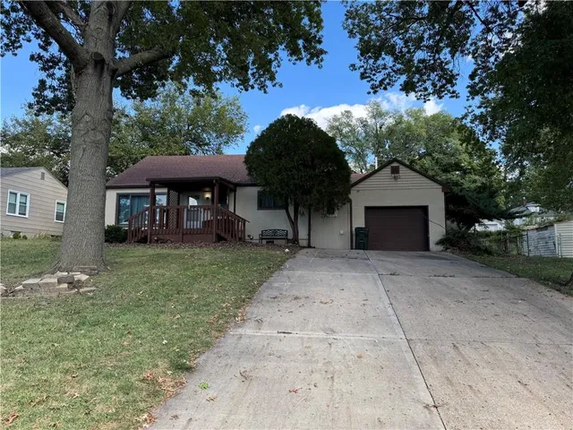 $199,900 | 1305 Lawrence Avenue, Leavenworth, KS 66048