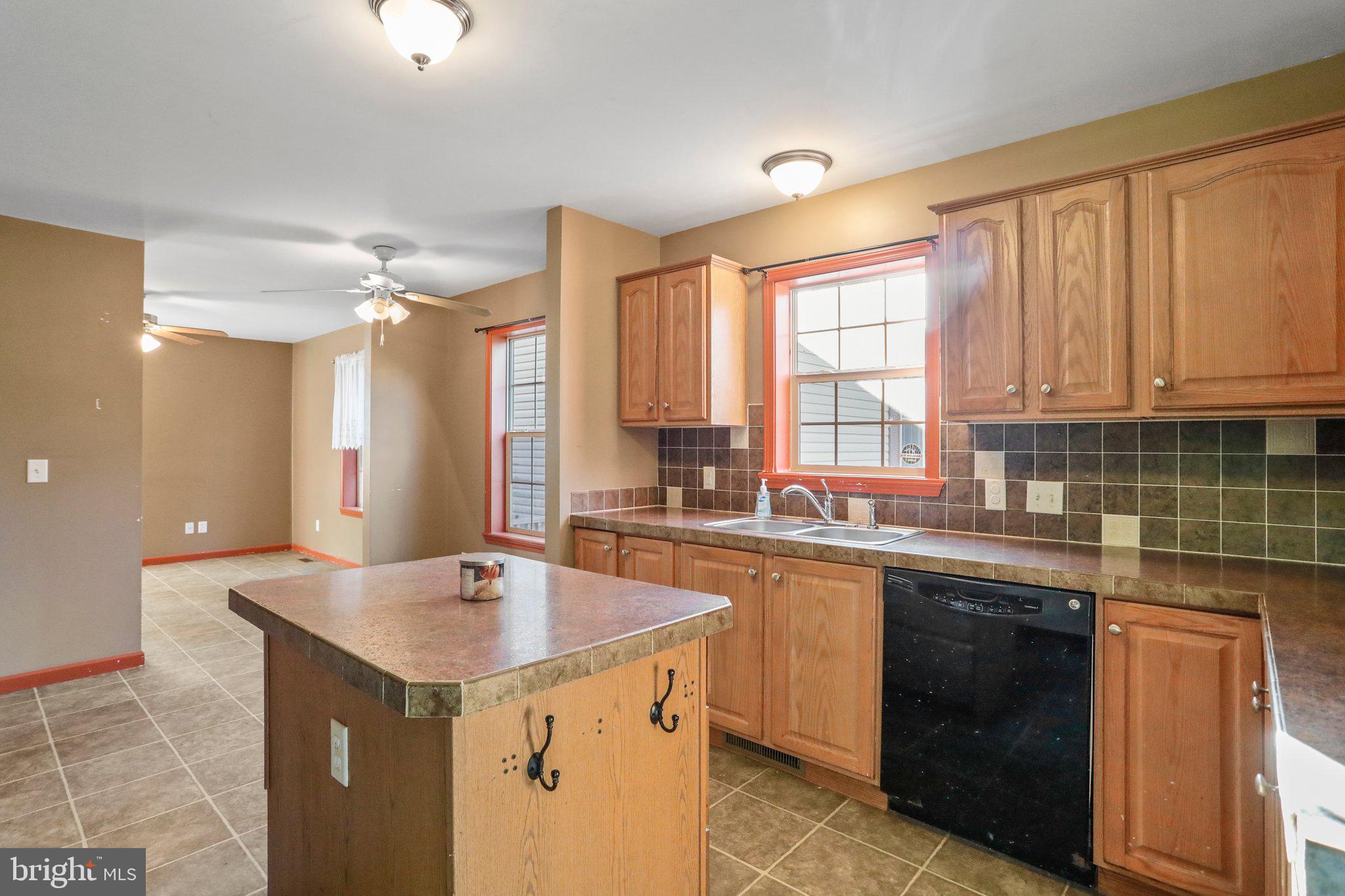 4995 Wright Road Fayetteville, PA 17222 - Photo 7 of 37 Kitchen with appliances that convey