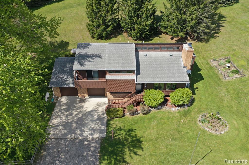 2725 Cooley Lake Road Highland, MI 48356 - Photo 4 of 63