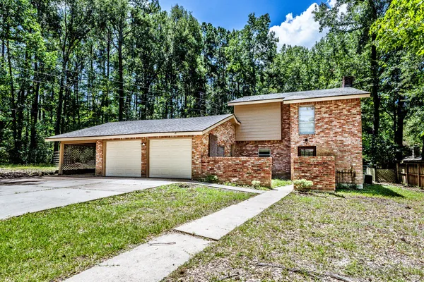 $1,800 | 401 Woodmont, Huntsville, TX 77340