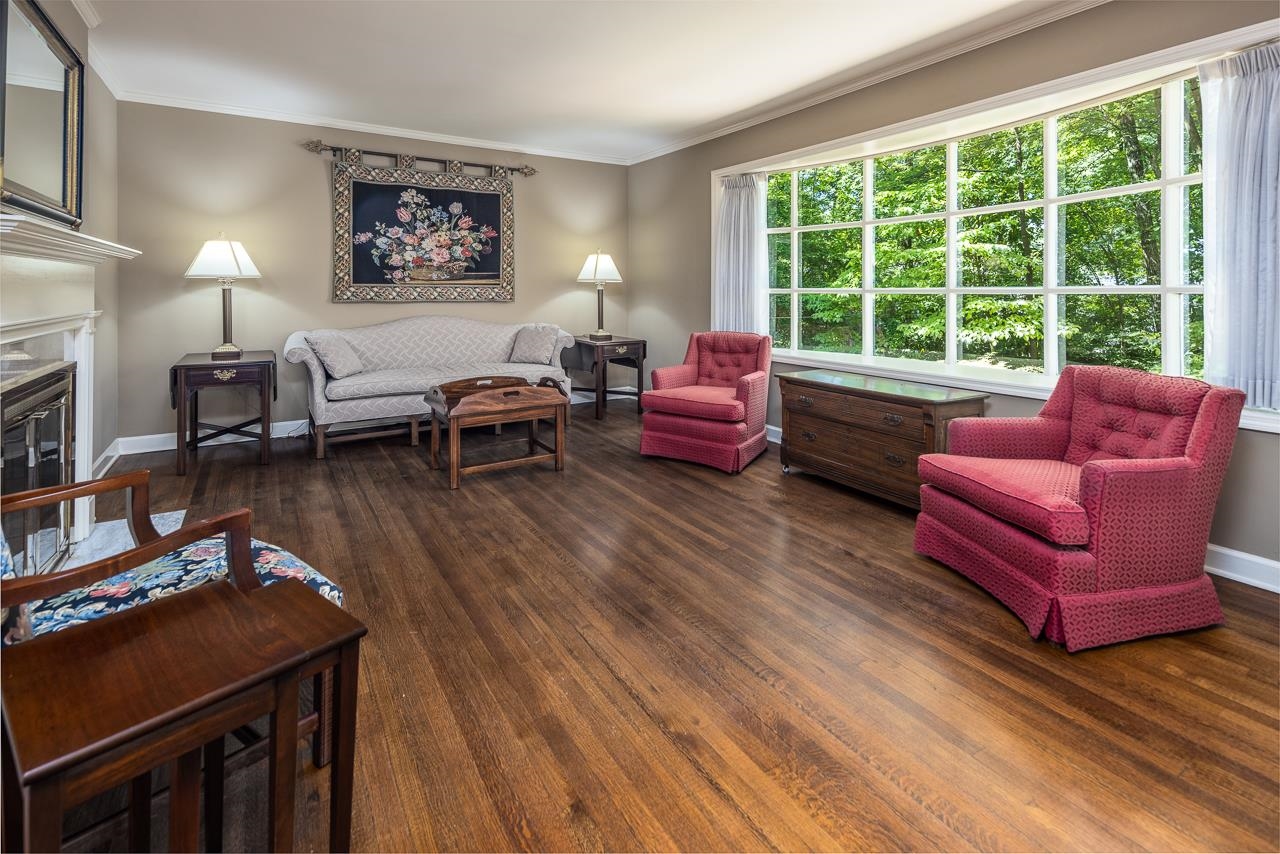 1269 Hayne Road Memphis, TN 38119 - Photo 4 of 24 a living room with furniture and a window