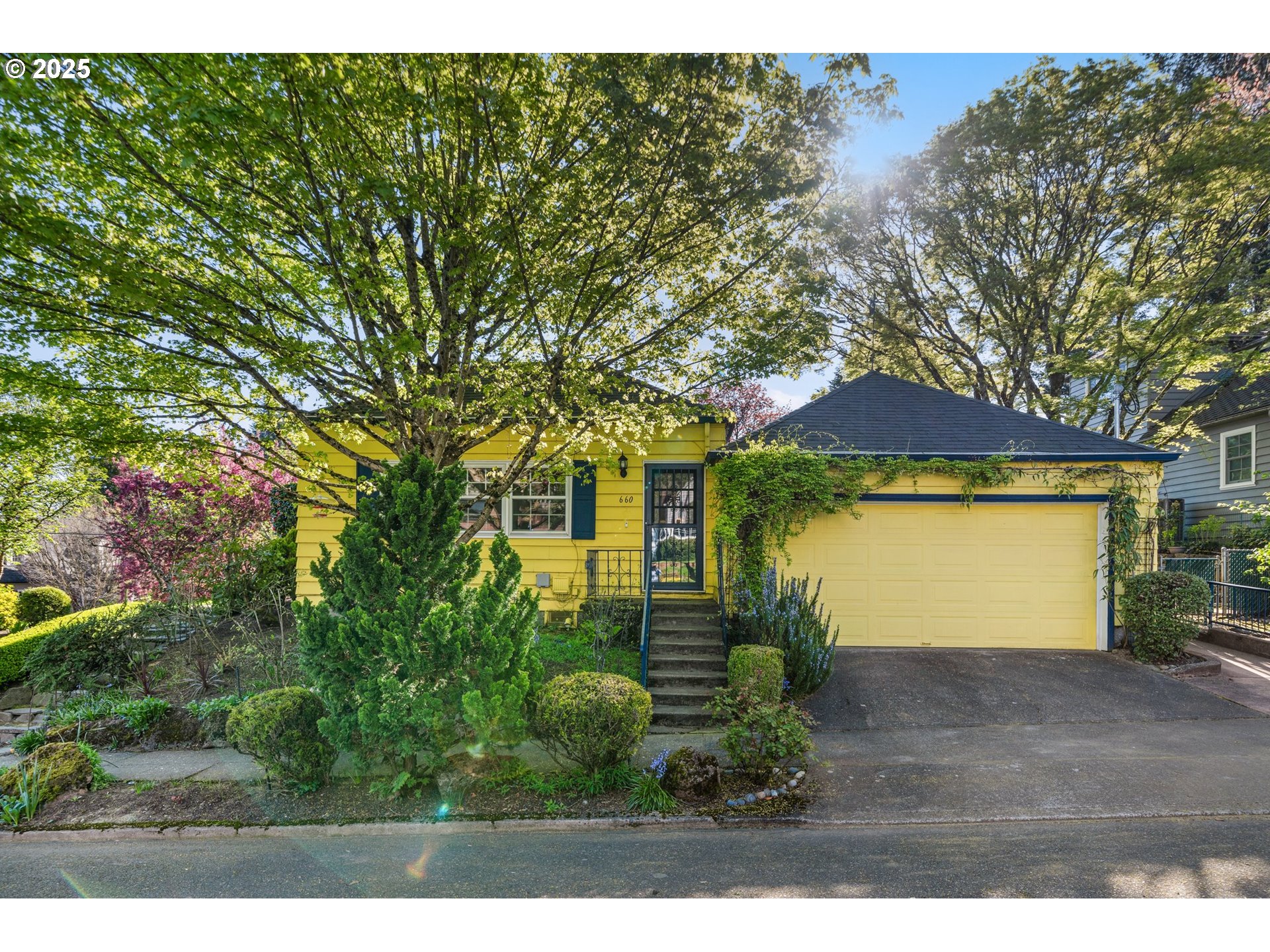 660 Southwest Evans Street Portland, OR 97219 - Photo 35 of 36
