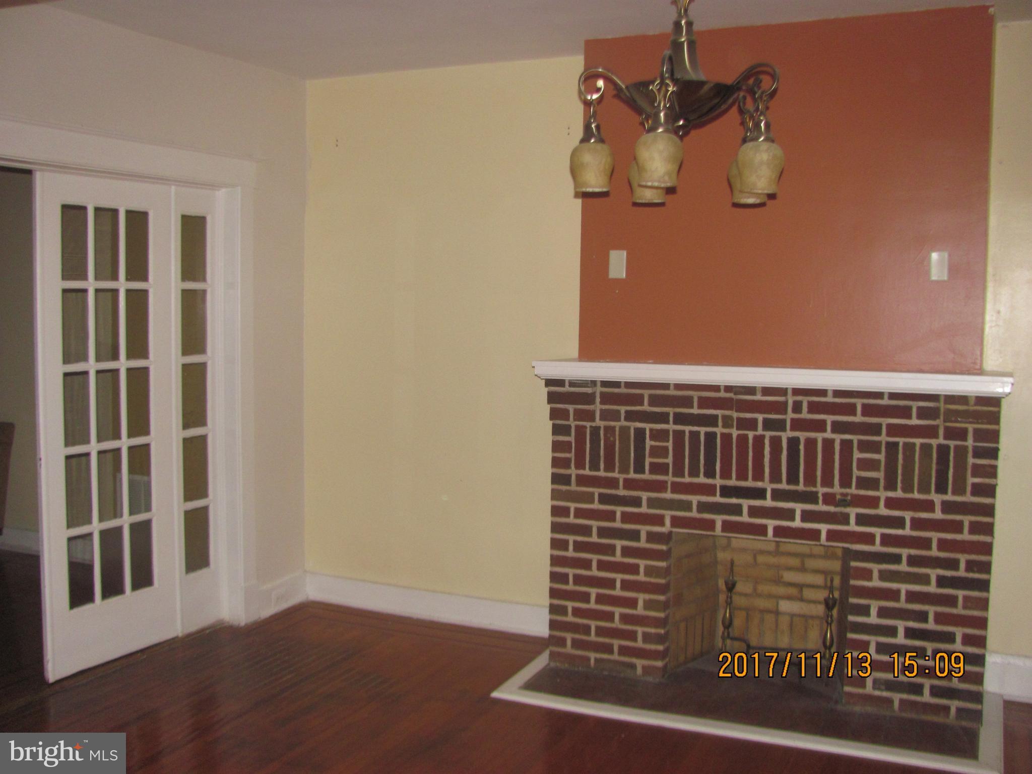 641 North Augusta Avenue Baltimore, MD 21229 - Photo 3 of 10 Living Room