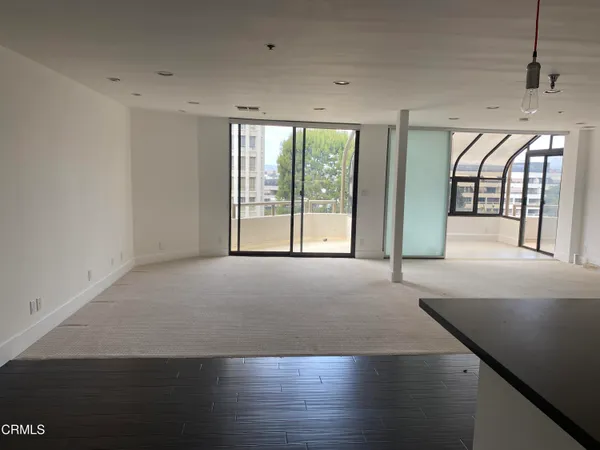 $4,300 | 121 South Hope Street, Unit 408, Los Angeles, CA 90012