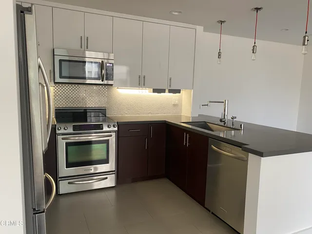 $4,300 | 121 South Hope Street, Unit 408, Los Angeles, CA 90012