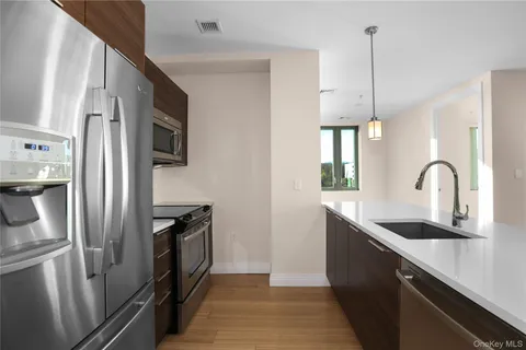 $575,000 | 701 Ridge Hill Boulevard, Unit 11H, Yonkers, NY 10710