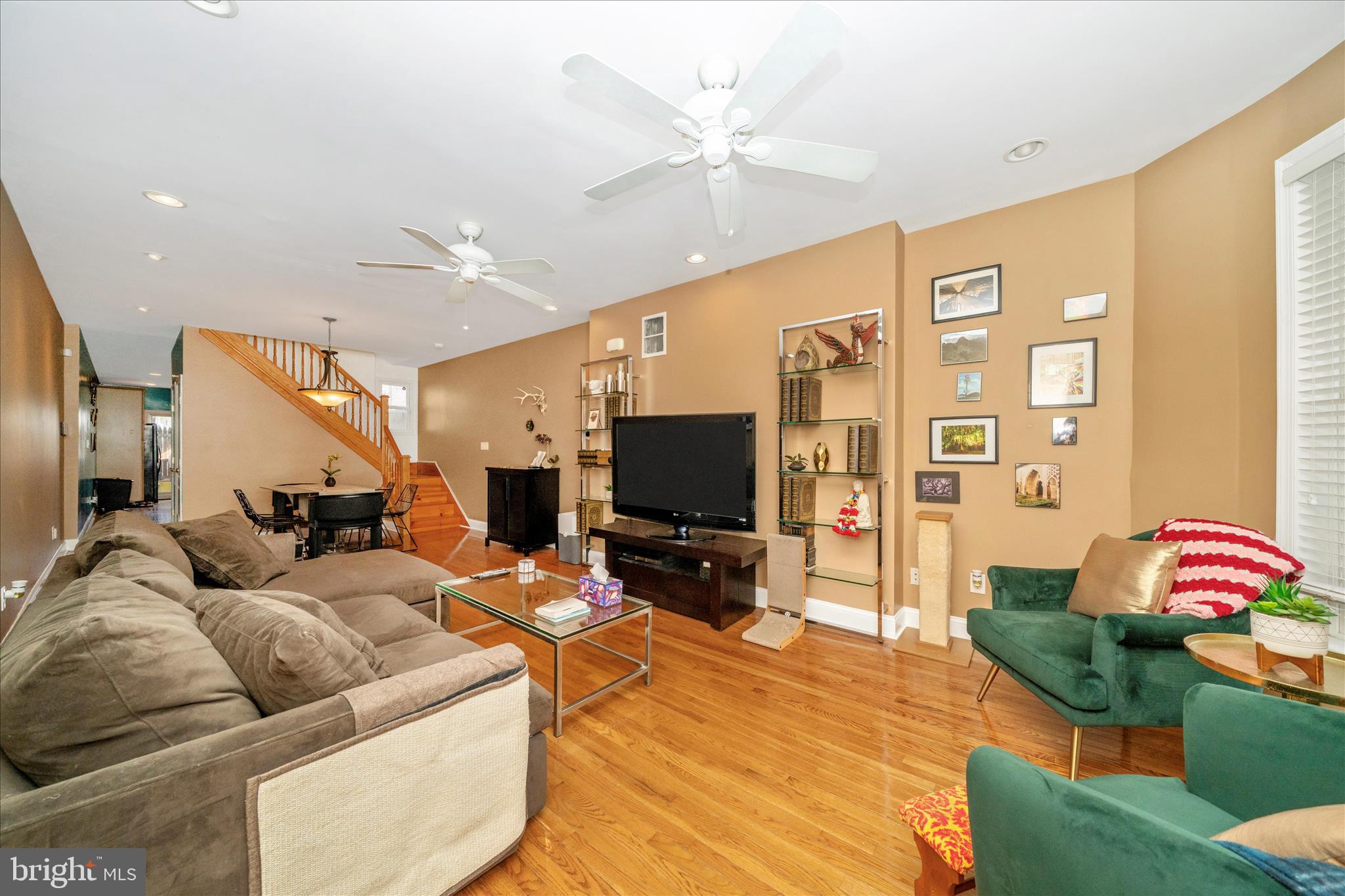3535 Roland Avenue Baltimore, MD 21211 - Photo 4 of 55 Living Room