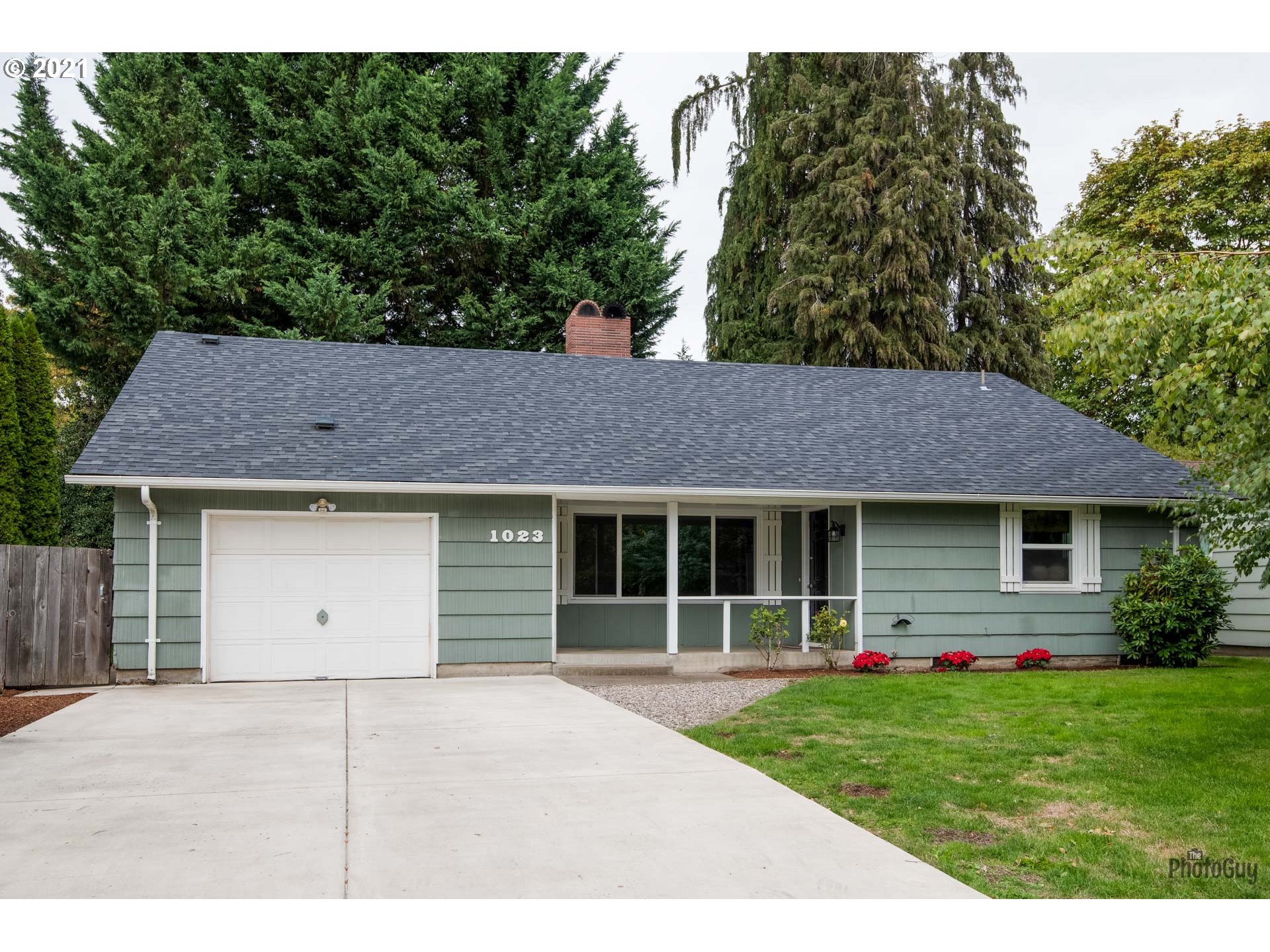 1023 Rio Glen Drive Eugene, OR 97401 - Photo 1 of 27 Gallery Image 1