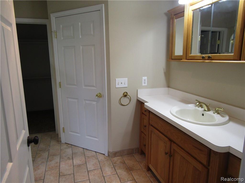 470 High Ridge Lane Leonard, MI 48367 - Photo 26 of 41 IMG_2952.JPG
