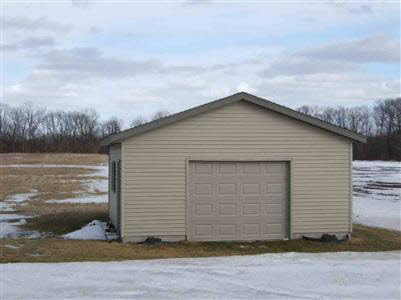7833 Van Cleve Road Vassar, MI 48768 - Photo 6 of 11 20271694-5.JPG