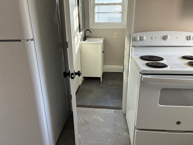 $2,000 | 102 Pleasant Street, Unit 1, Gloucester, MA 01930