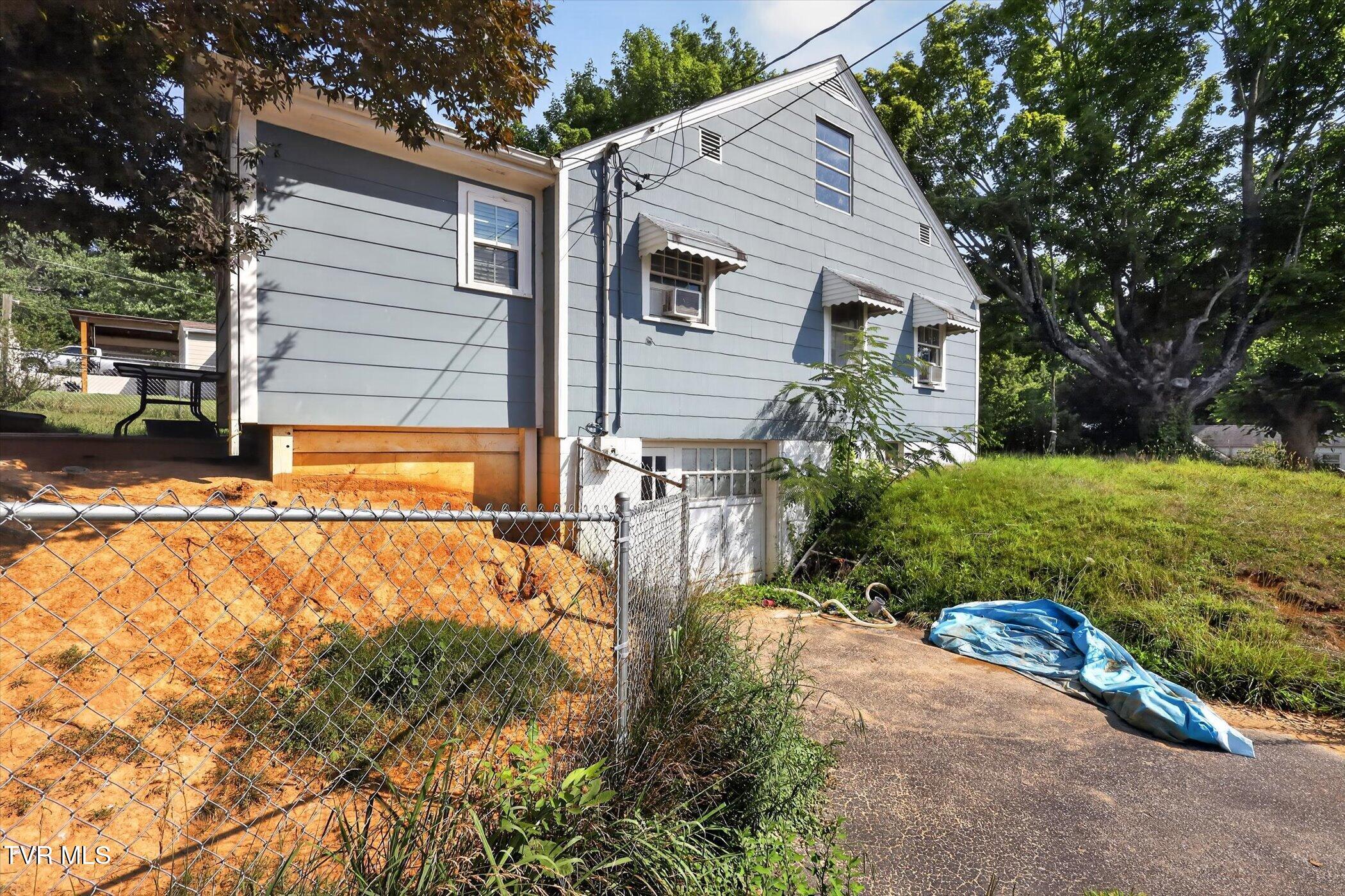 113 Ell Street Greeneville, TN 37743 - Photo 6 of 35 32-113-Ell-St-WindowStill-Photography