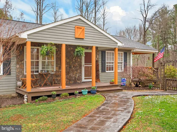 $474,000 | 2586 West Hoover Road, Haywood, VA 22722
