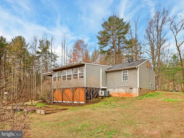 $474,000 | 2586 West Hoover Road, Haywood, VA 22722