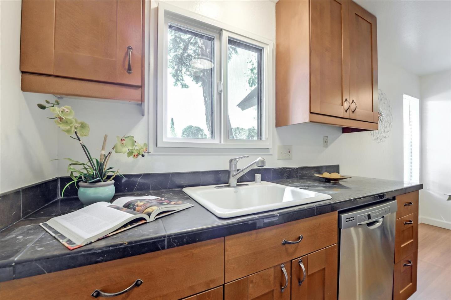2540 West Middlefield Road Mountain View, CA 94043 - Photo 13 of 41 Gallery Image 13
