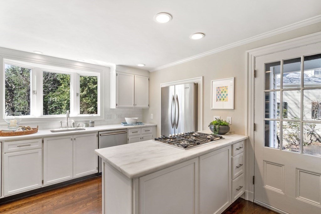 26 Arnold Road Wellesley, MA 02481 - Photo 13 of 35