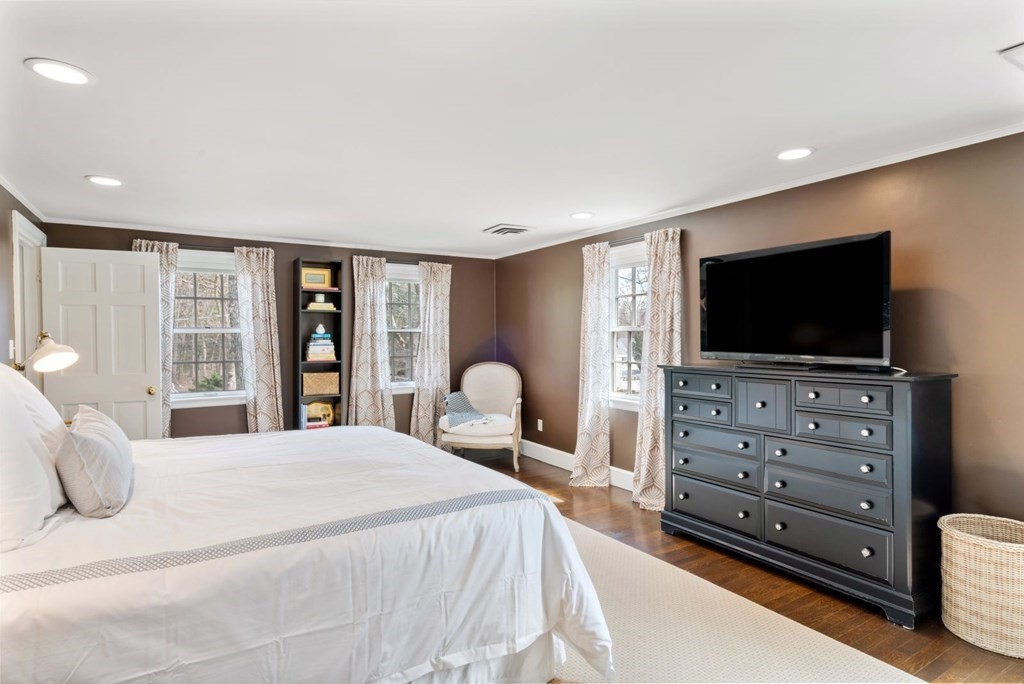 26 Arnold Road Wellesley, MA 02481 - Photo 19 of 35