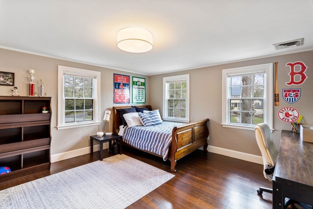 26 Arnold Road Wellesley, MA 02481 - Photo 27 of 35