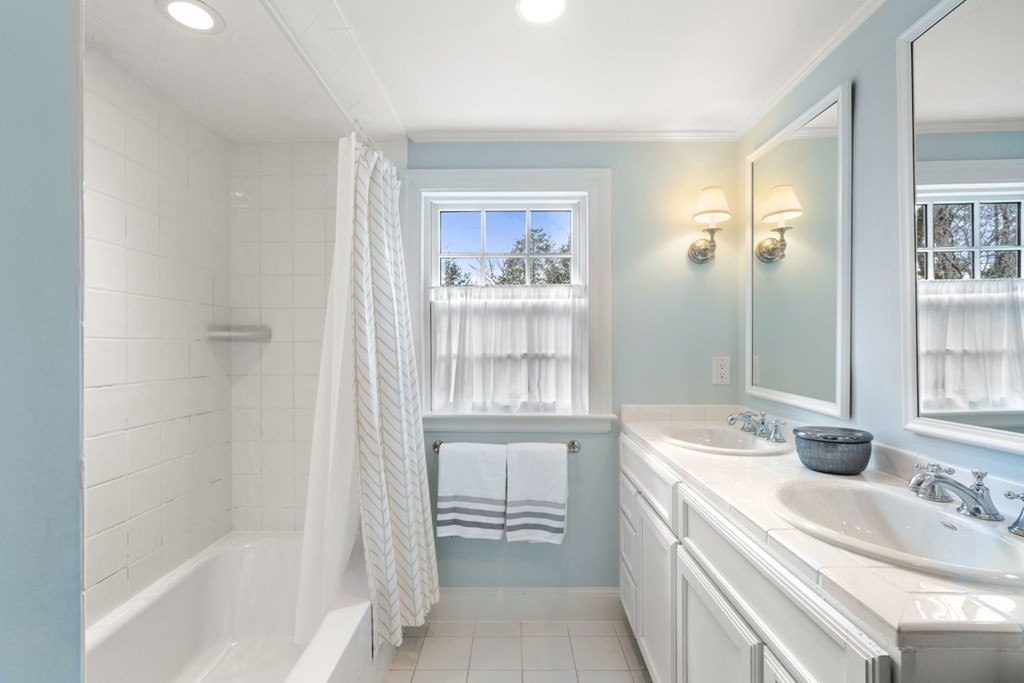 26 Arnold Road Wellesley, MA 02481 - Photo 28 of 35